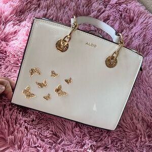 White with gold trinquets small size